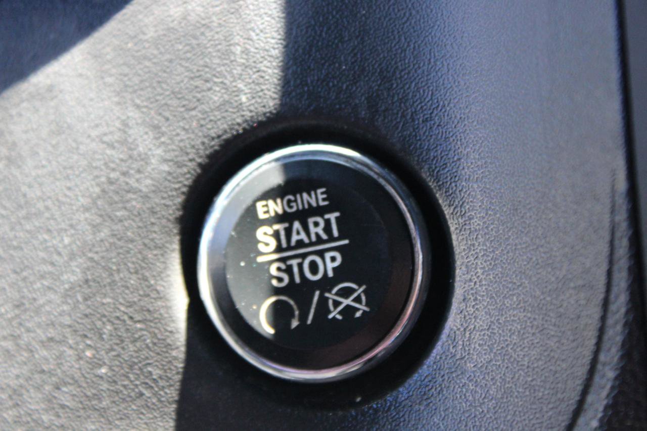 Used 2014 Dodge Challenger SXT RWD image 32