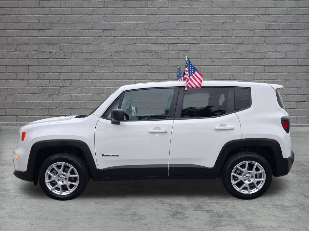 Used 2023 Jeep Renegade Latitude AWD/4WD image 4