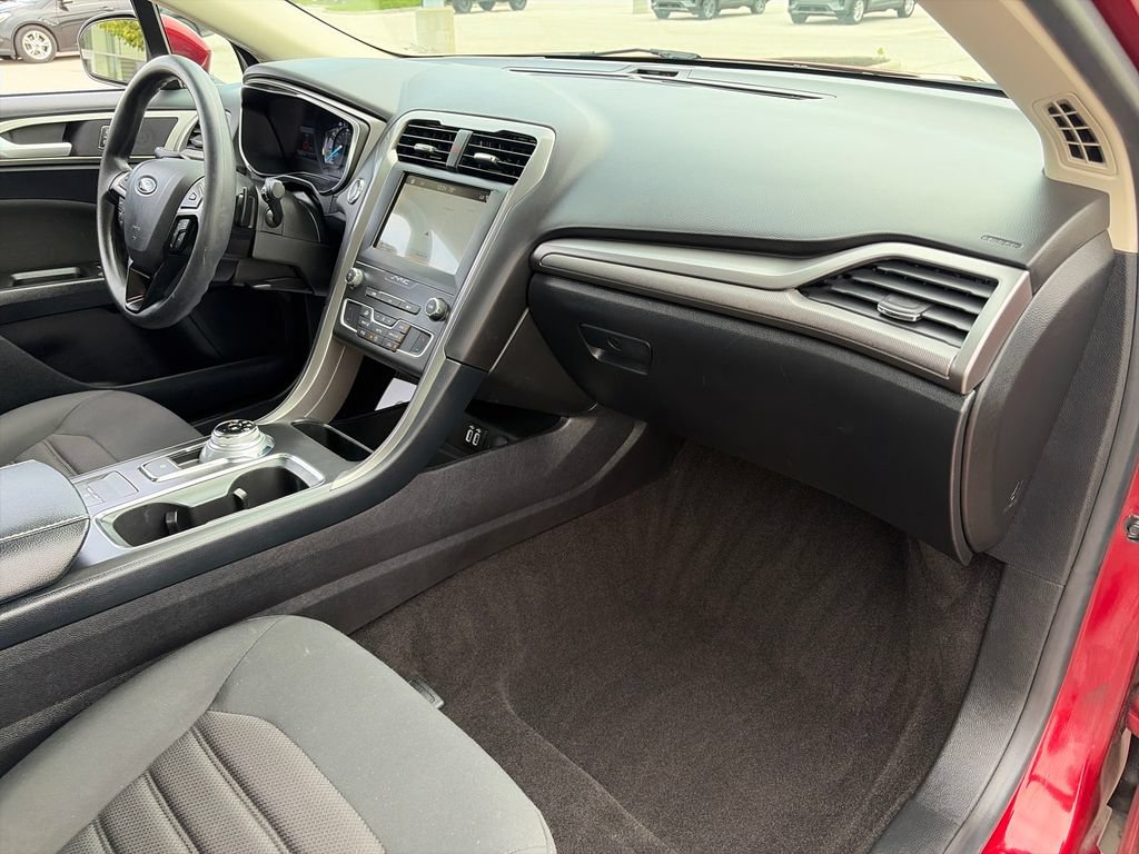 Used 2019 Ford Fusion SE FWD image 10