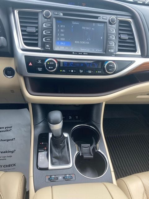 Used 2017 Toyota Highlander Limited AWD/4WD image 41