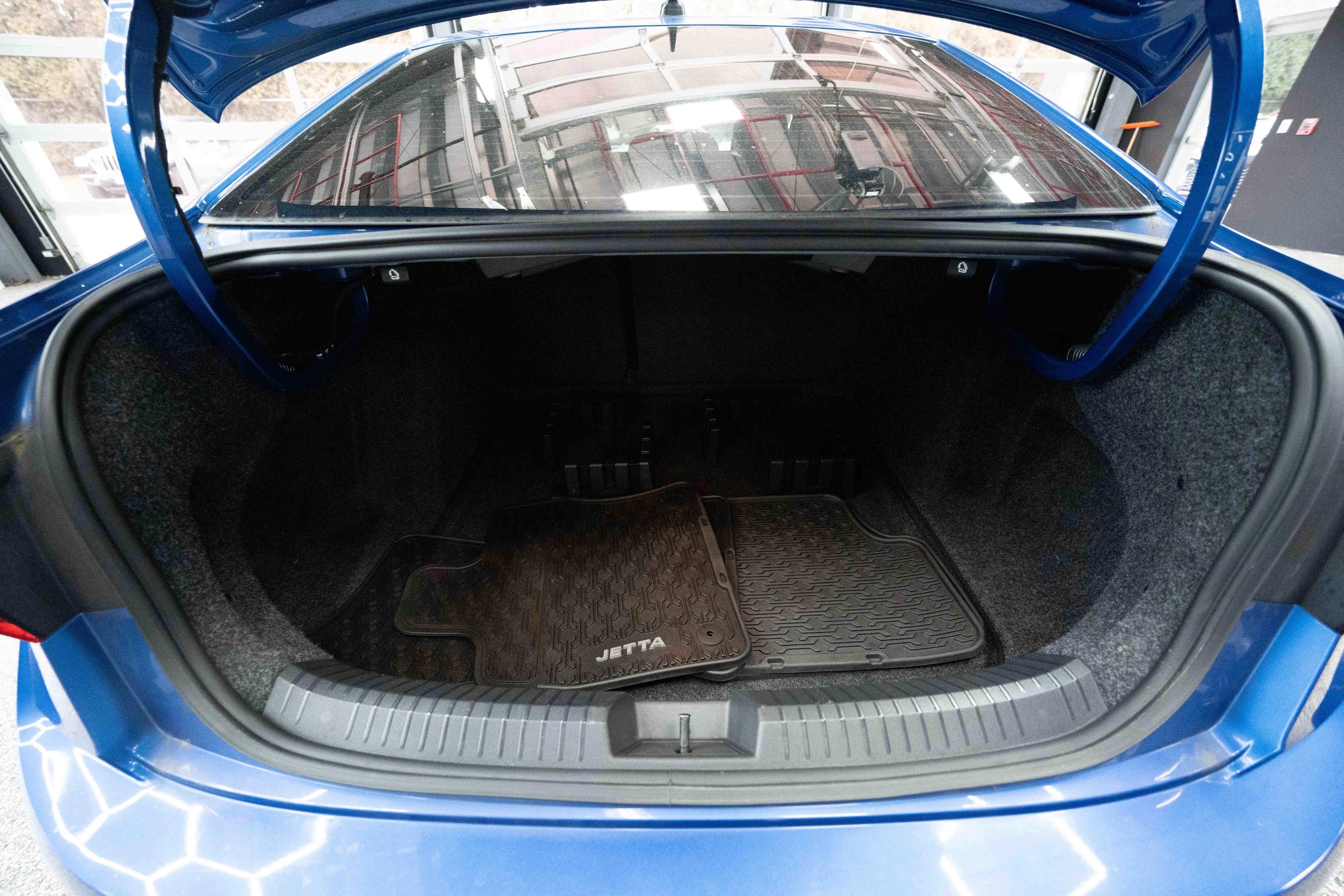 Used 2022 Volkswagen Jetta SE image 27