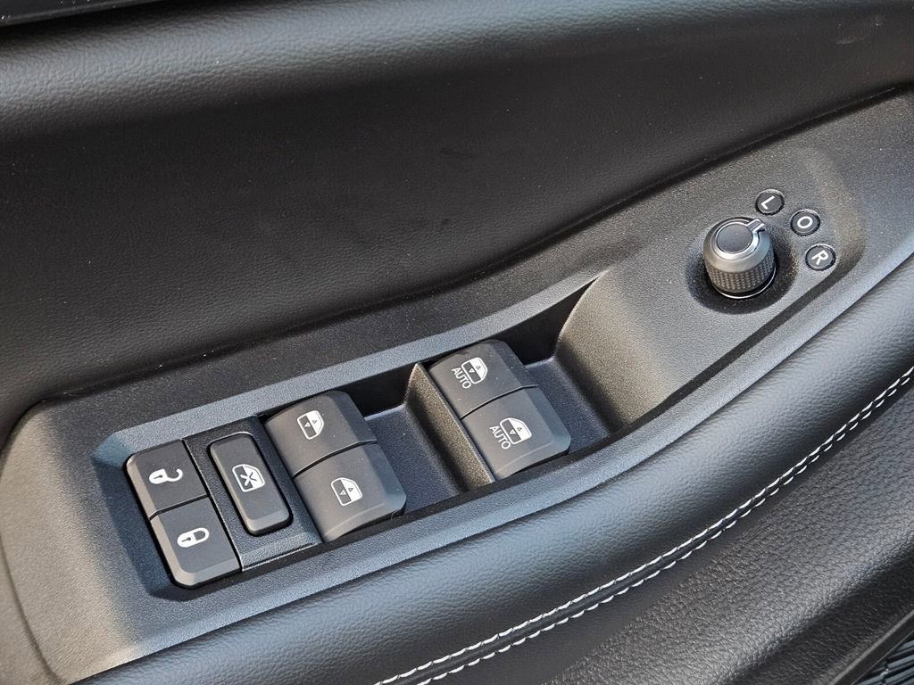 New 2025 Jeep Grand Cherokee Altitude image 17