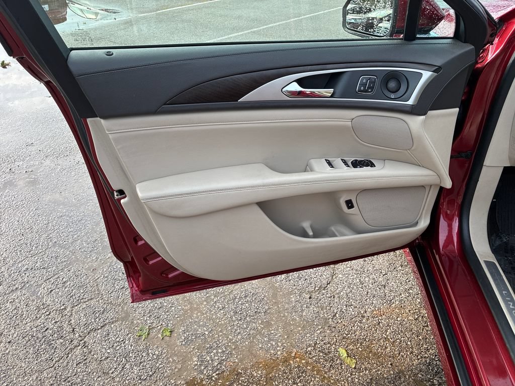 Used 2018 Lincoln MKZ Reserve w/ Technology Package FWD image 11