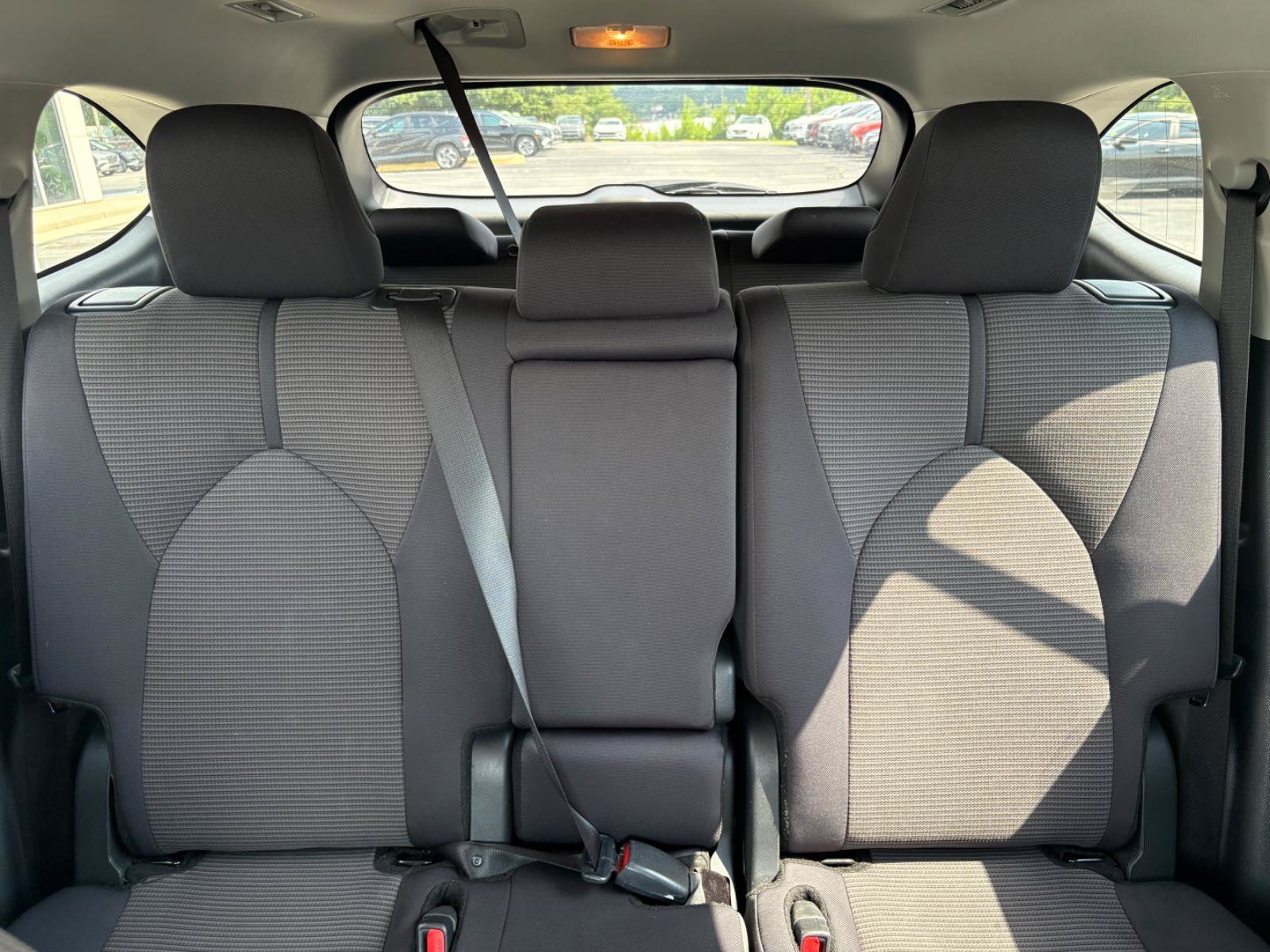 Used 2024 Toyota Highlander LE FWD image 19