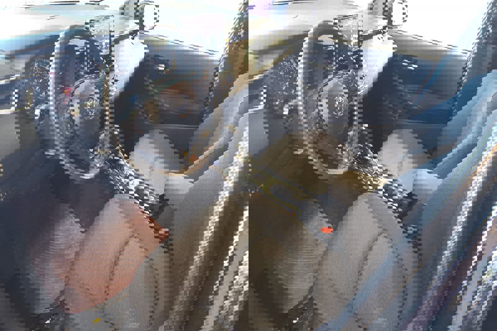 Used 2020 Toyota Corolla LE image 14