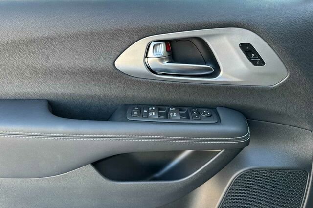 New 2026 Chrysler Pacifica Limited w/ S Appearance Package image 8