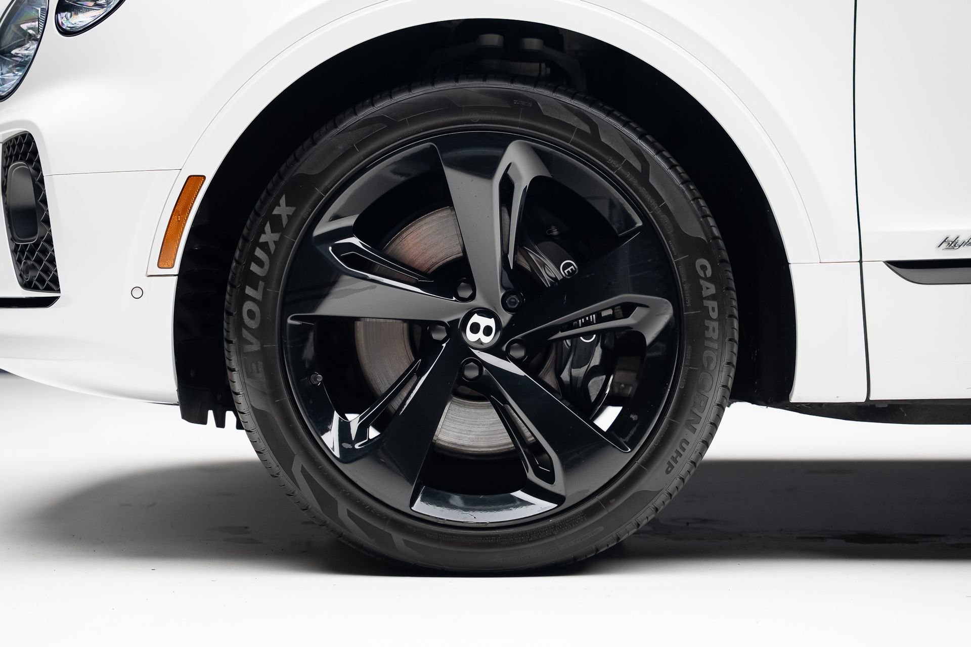 Used 2021 Bentley Bentayga Plug-In Hybrid image 18