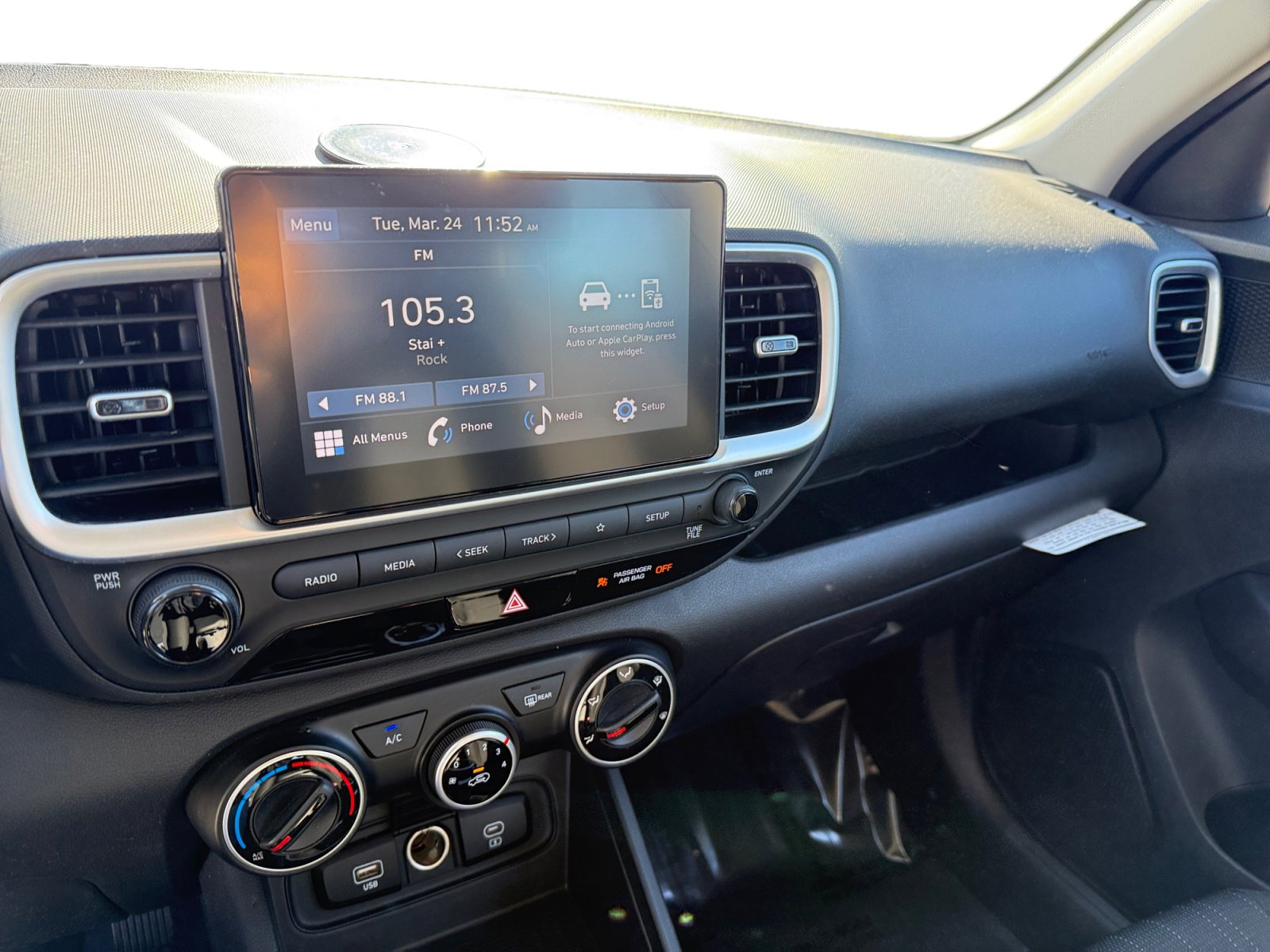 Certified 2023 Hyundai Venue SE image 12