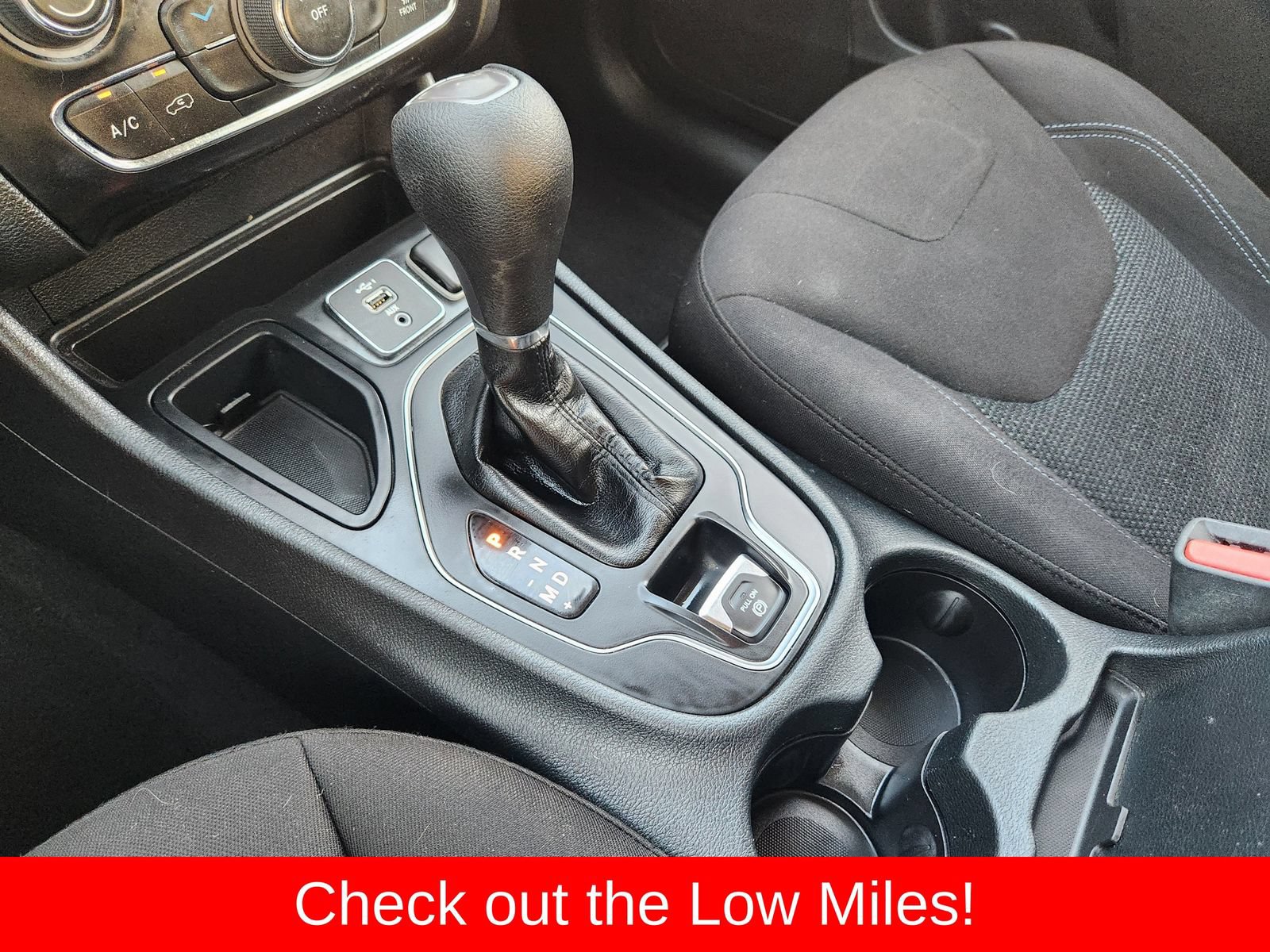 Used 2019 Jeep Cherokee Latitude w/ Popular Appearance Group FWD image 28