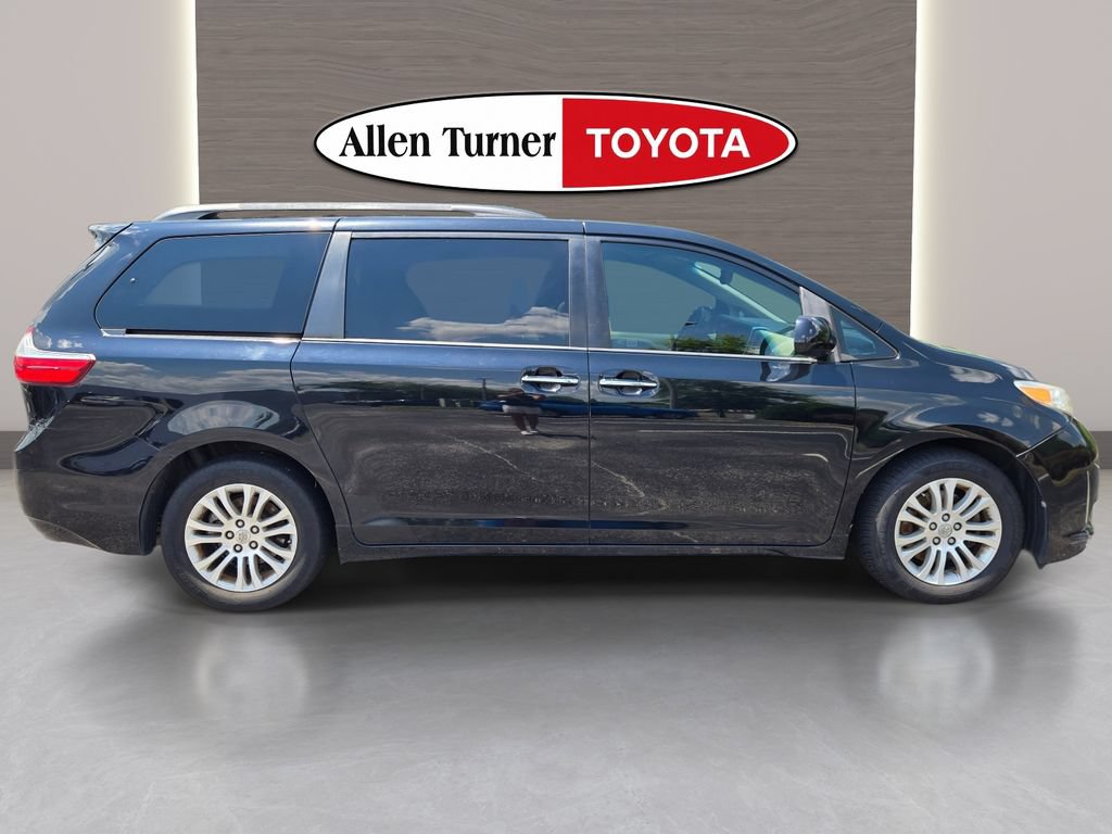 Used 2015 Toyota Sienna XLE w/ XLE Navigation Package FWD image 8