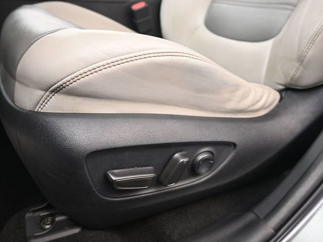 Used 2020 Toyota RAV4 XLE Premium image 15