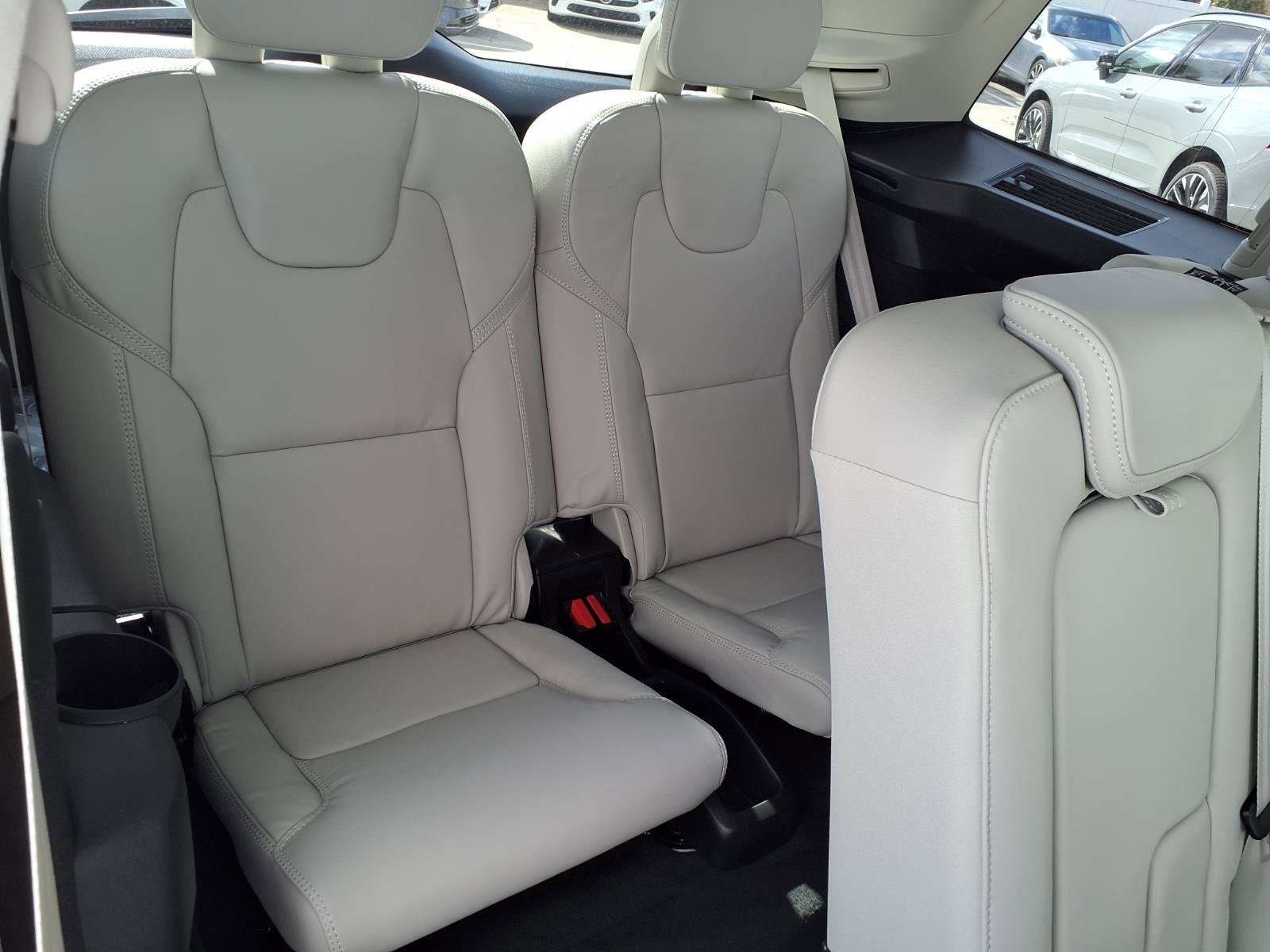 New 2026 Volvo XC90 B6 Ultra w/ Lounge Package image 12