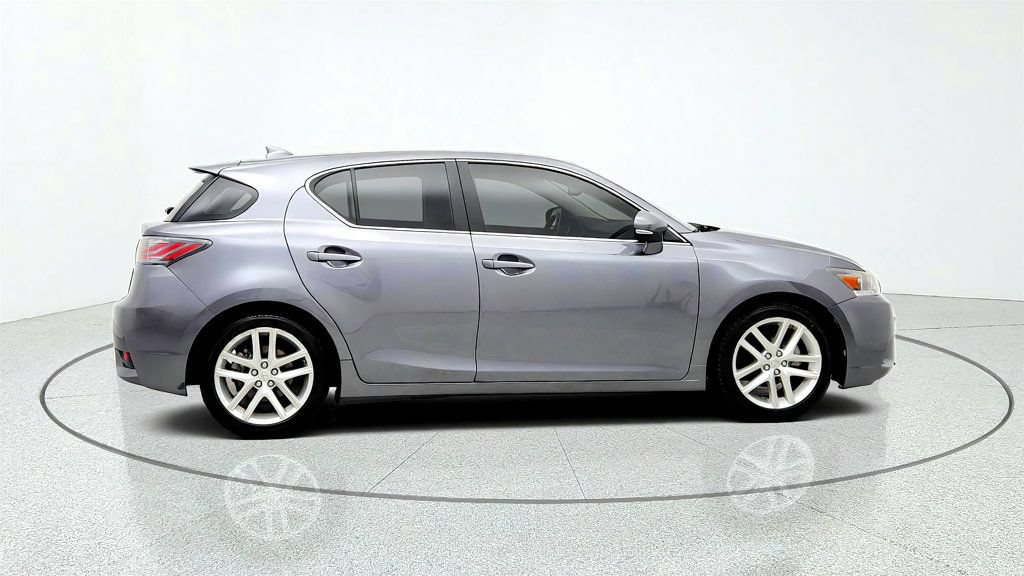 Used 2016 Lexus CT 200h w/ Seat Comfort Package FWD image 4