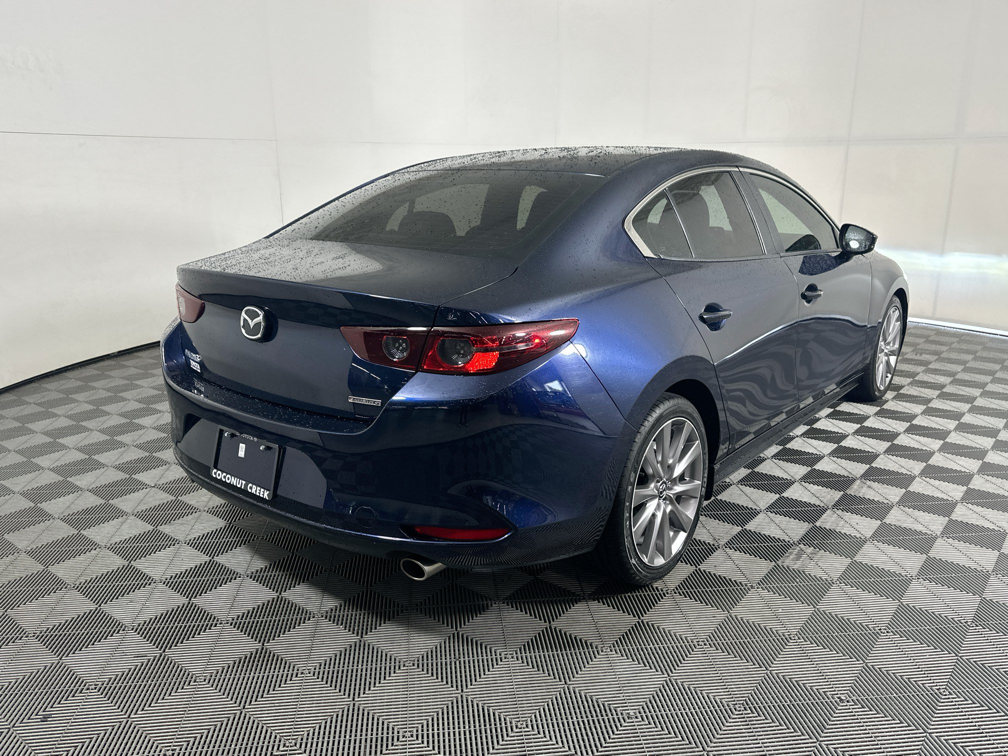 Used 2021 MAZDA MAZDA3 s FWD image 3