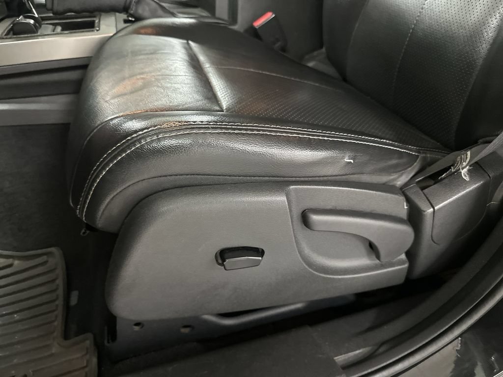 Used 2012 Jeep Liberty Limited Jet AWD/4WD image 12