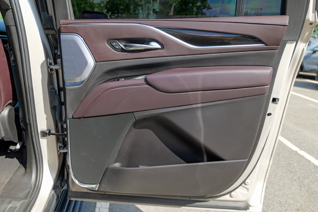 Used 2024 Cadillac Escalade ESV Premium Luxury Platinum AWD/4WD image 33