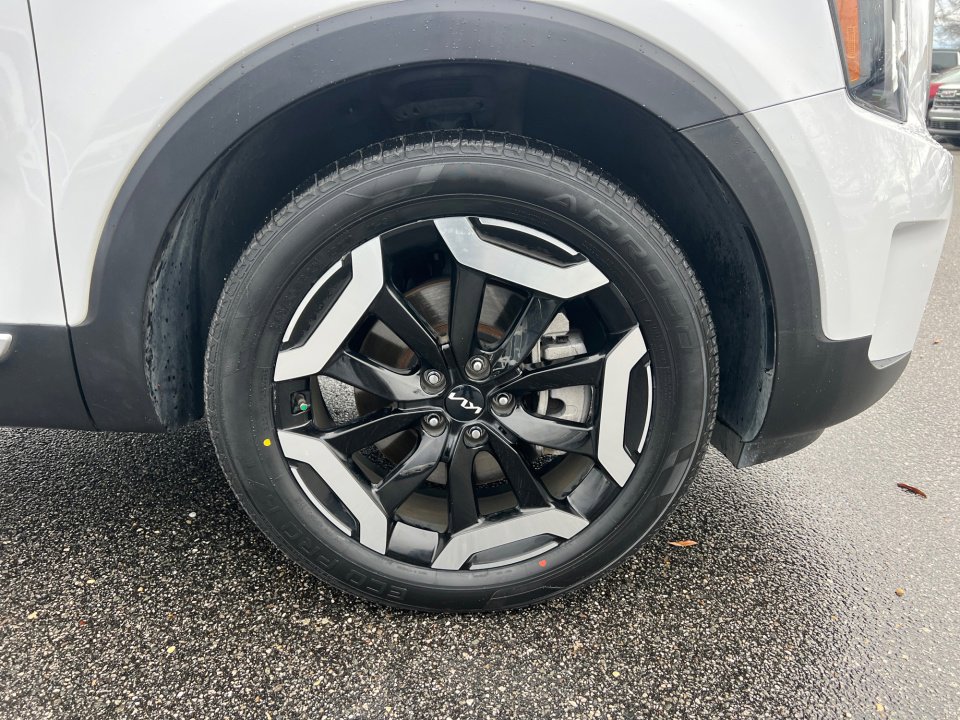 Used 2023 Kia Telluride EX w/ EX Captain's Chair Package image 25