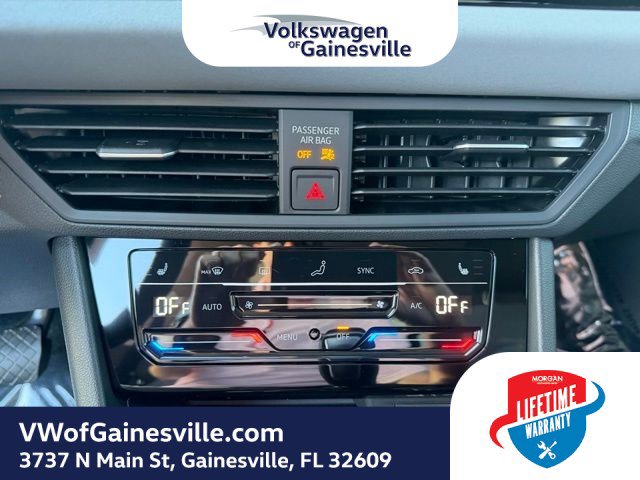 Used 2025 Volkswagen Jetta SE image 24