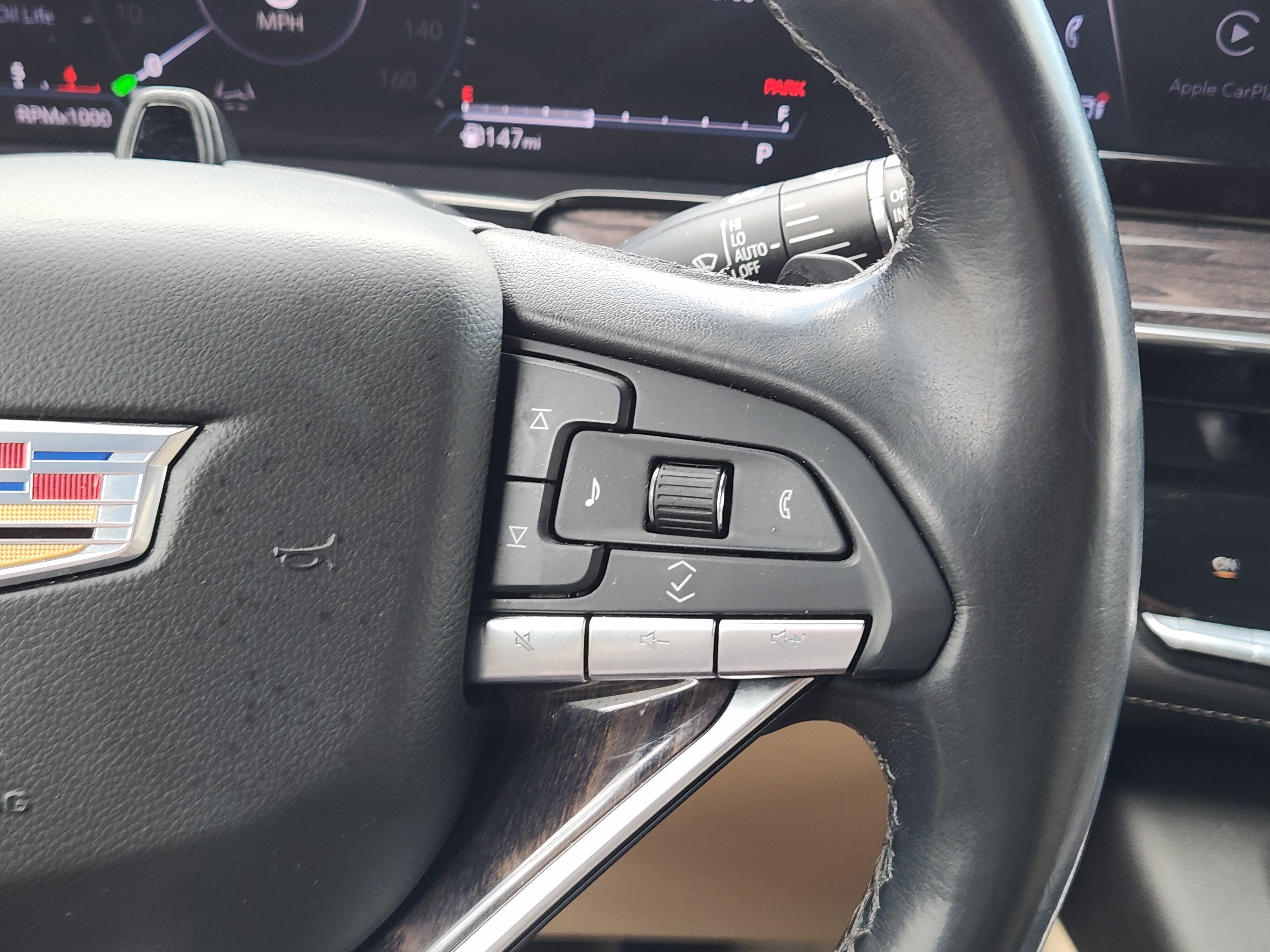 Used 2022 Cadillac Escalade Premium Luxury RWD image 29