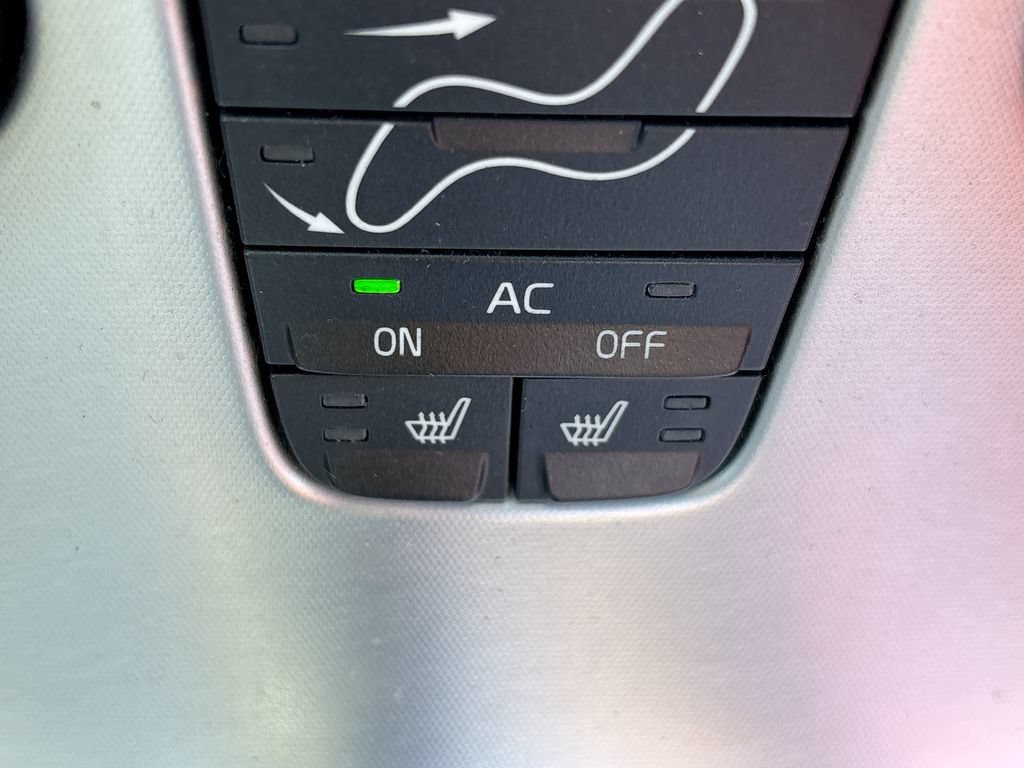 Used 2011 Volvo C70 T5 FWD image 24