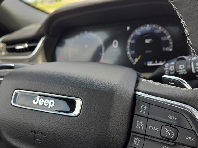 New 2025 Jeep Grand Cherokee Altitude image 22