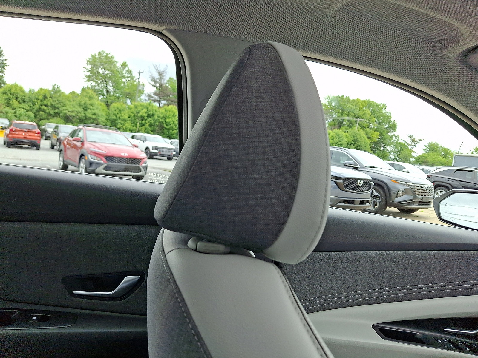 Certified 2025 Hyundai Elantra Limited FWD image 13