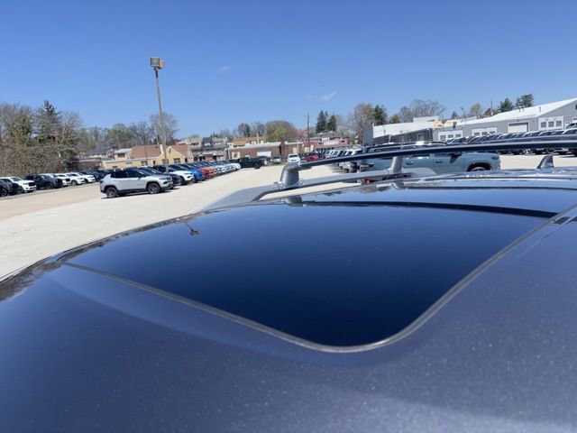 Used 2022 Nissan Pathfinder Platinum w/ Lighting Package (N93) image 12