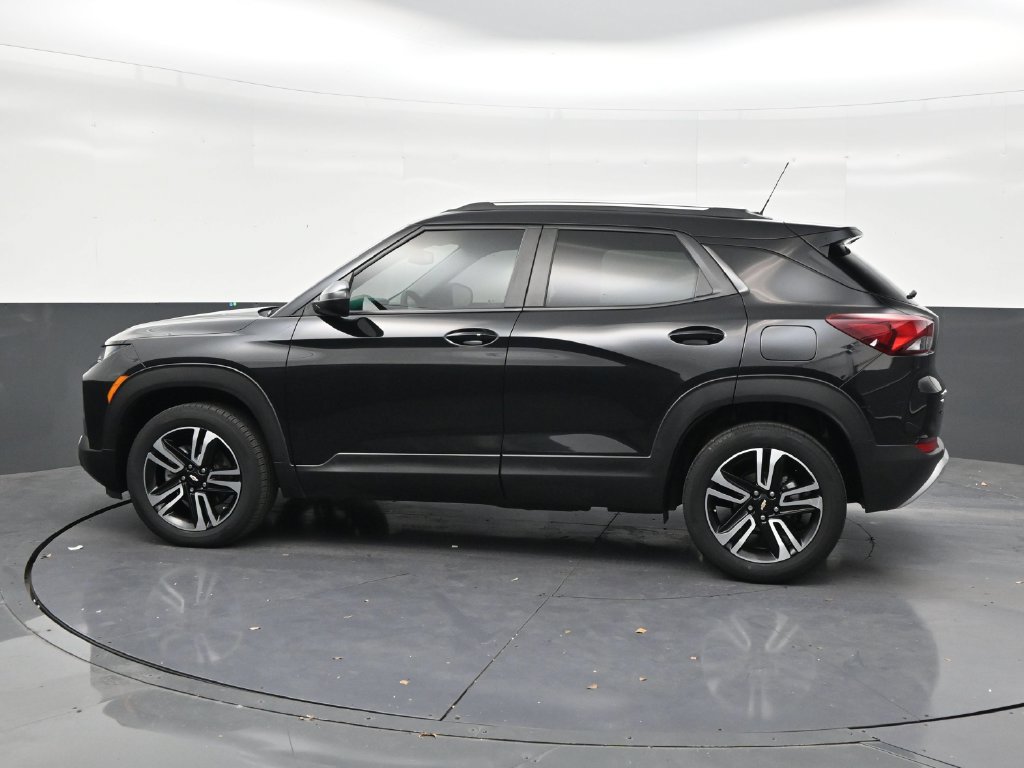 Used 2023 Chevrolet TrailBlazer LT w/ Convenience Package AWD/4WD image 2