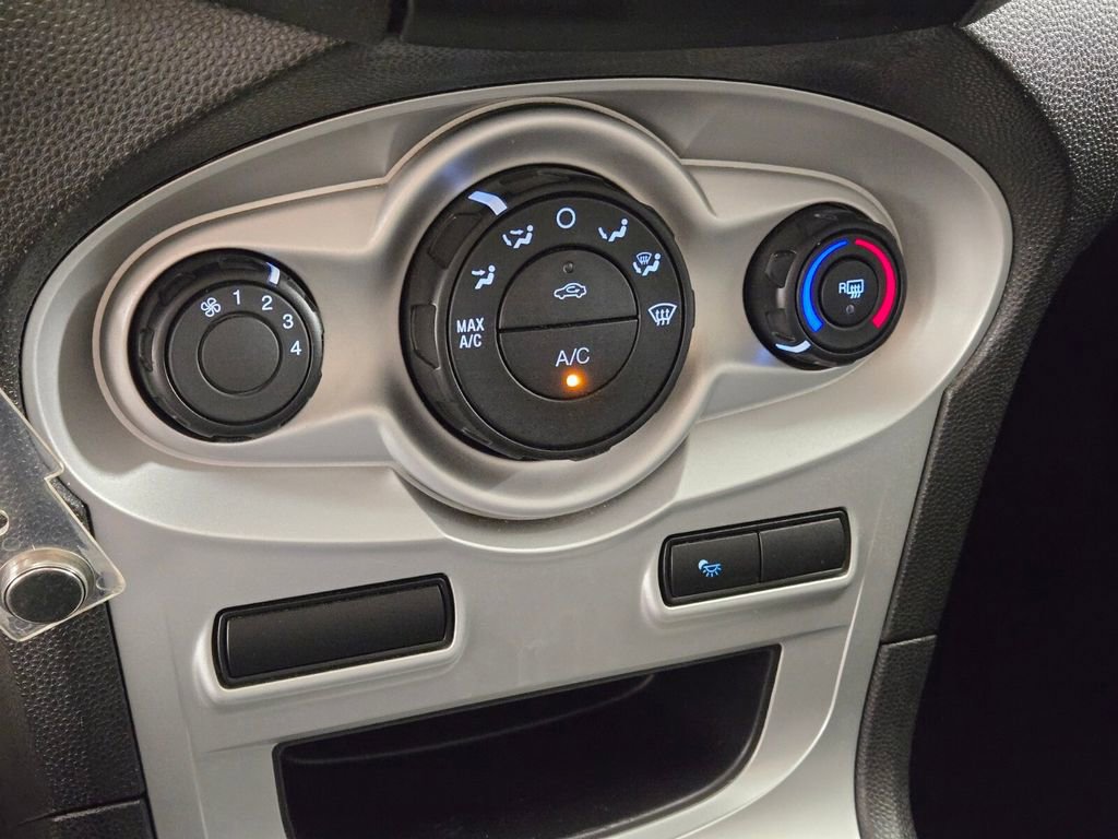 Used 2016 Ford Fiesta SE image 31