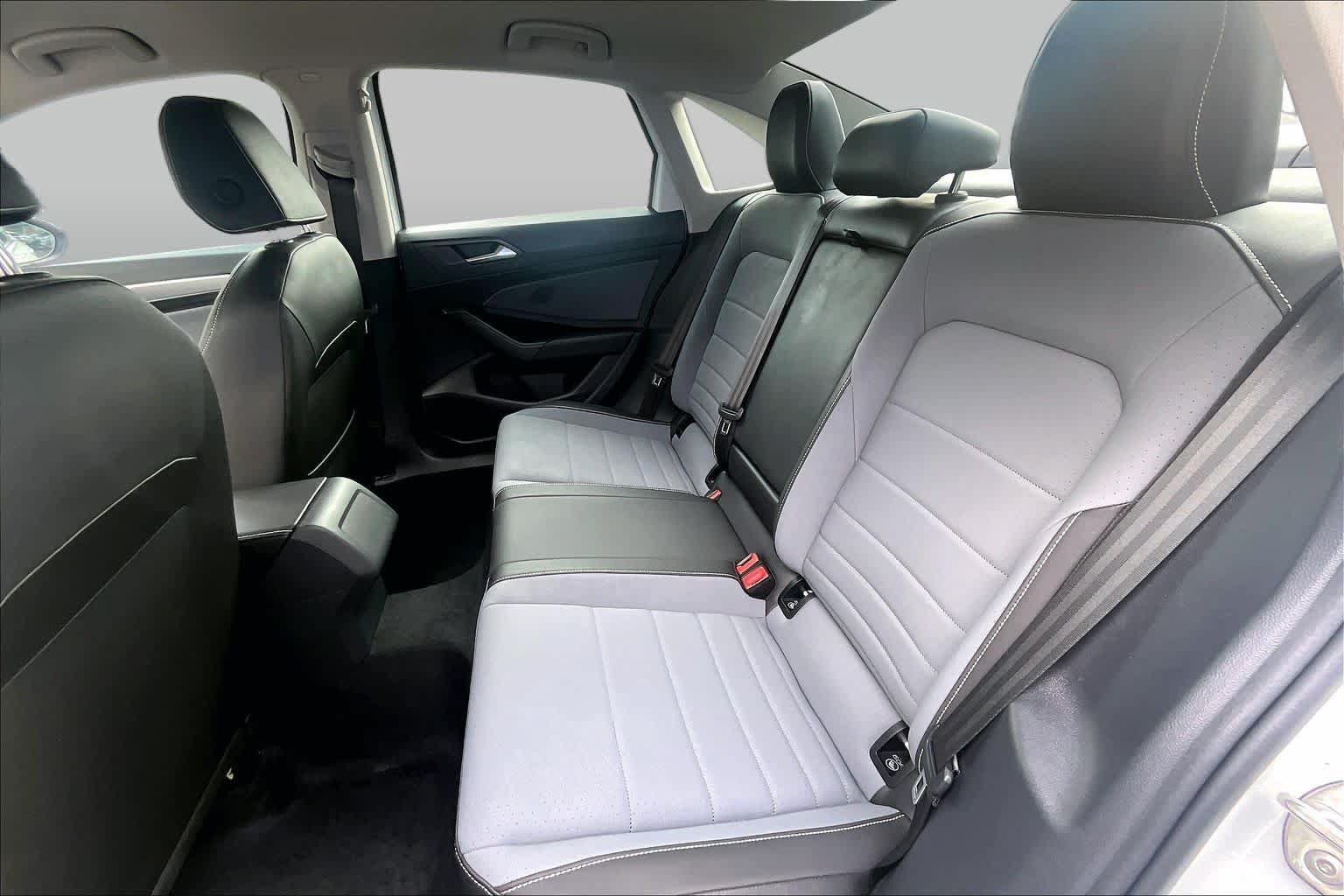 Used 2025 Volkswagen Jetta SE FWD image 20