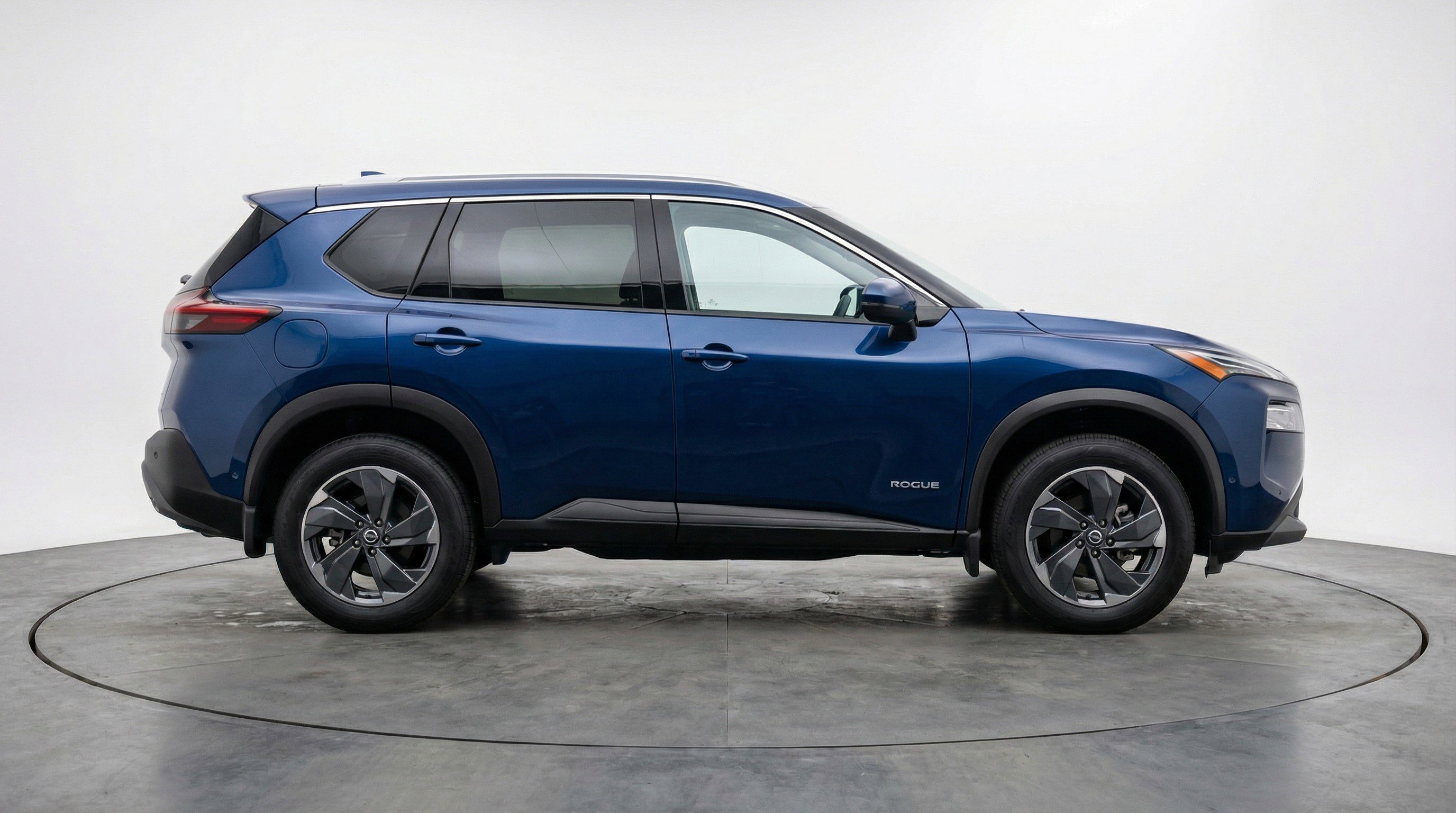 Used 2025 Nissan Rogue SV image 11