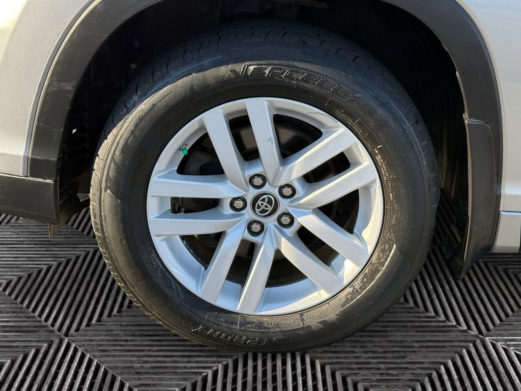 Certified 2016 Toyota Highlander LE image 12