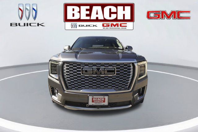 Used 2021 GMC Yukon XL Denali w/ Denali Premium Package AWD/4WD image 8