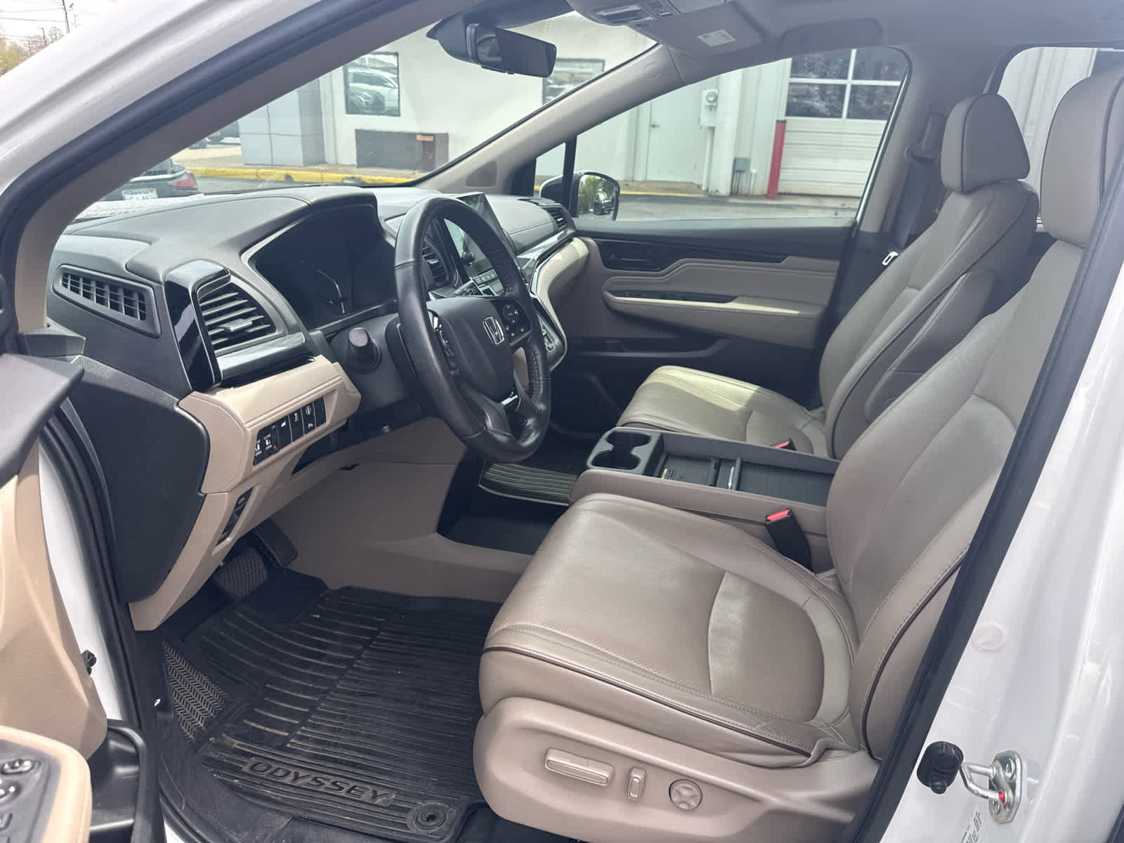 Used 2021 Honda Odyssey Elite image 3