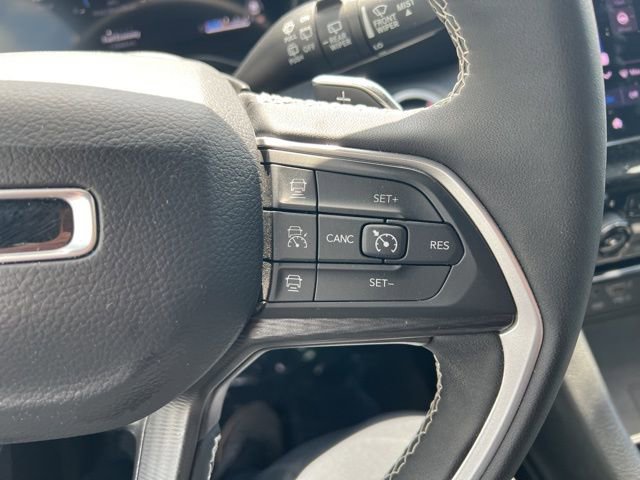 Used 2025 Jeep Grand Cherokee L Altitude AWD/4WD image 12