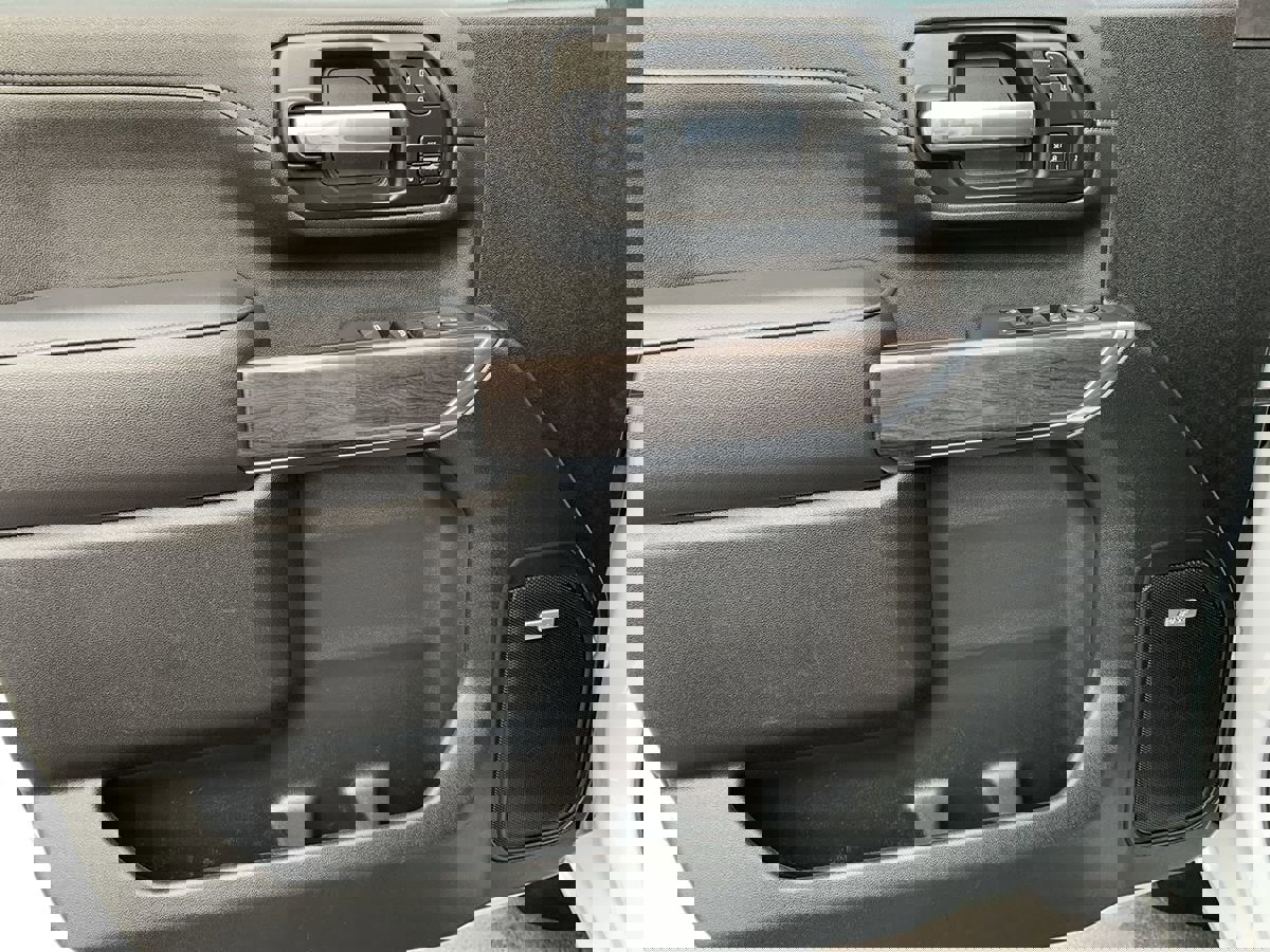 Used 2021 Chevrolet Silverado 3500 LTZ w/ LTZ Convenience Package image 17