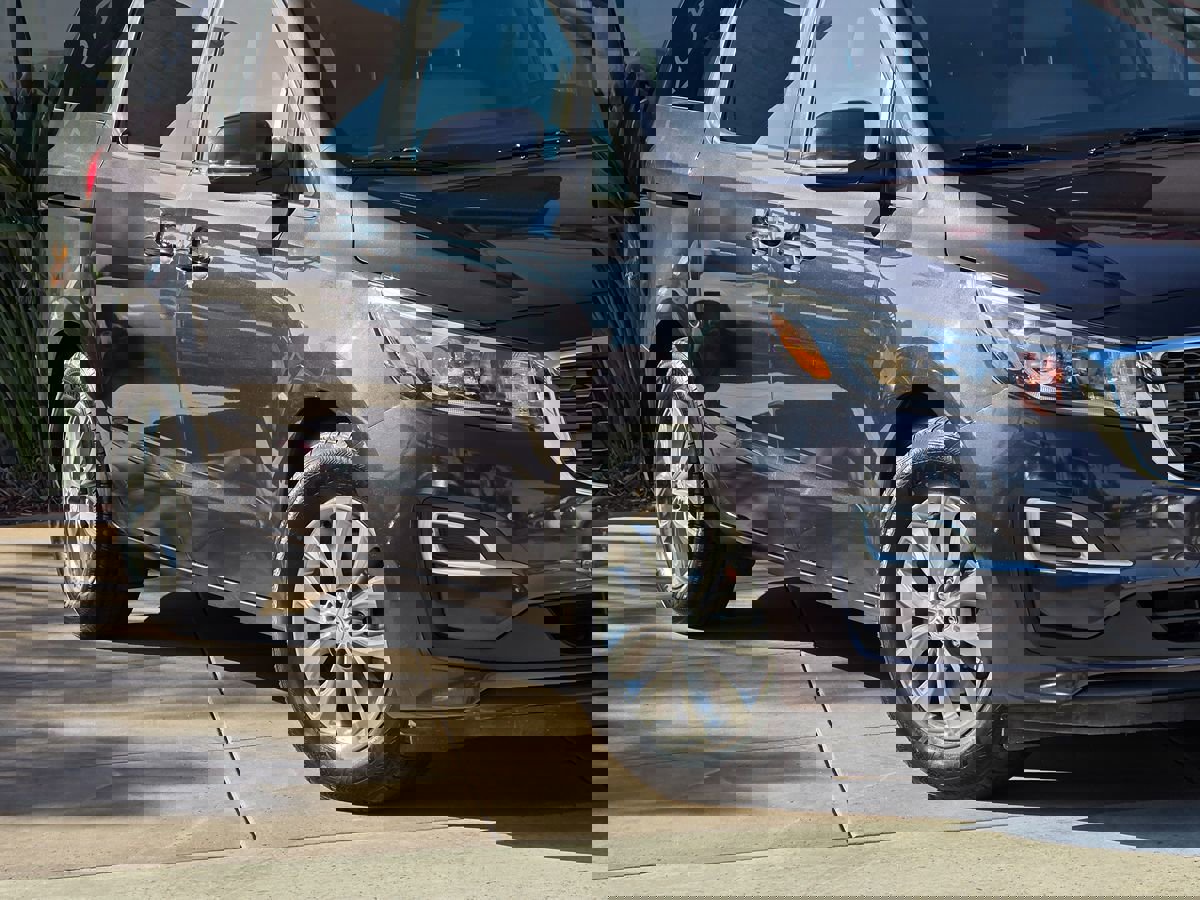 Used 2019 Kia Sedona LX image 4