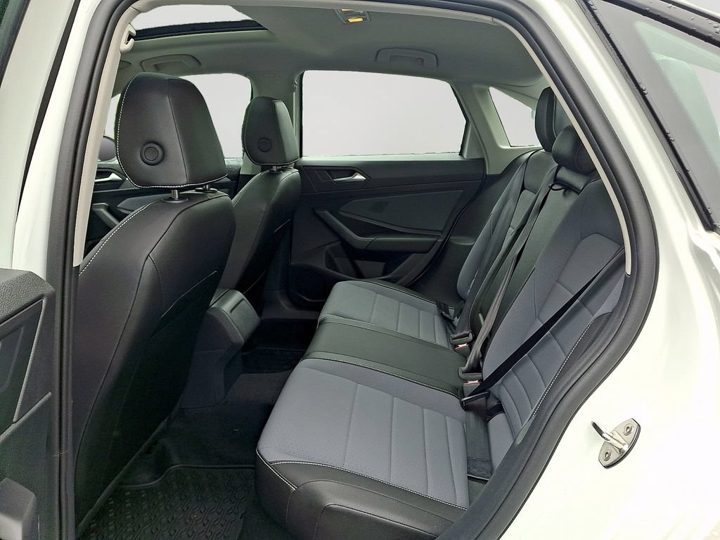 Used 2025 Volkswagen Jetta SE FWD image 9