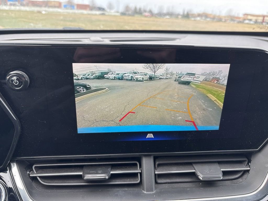 Used 2024 Chevrolet Trax RS w/ Sunroof Package image 23