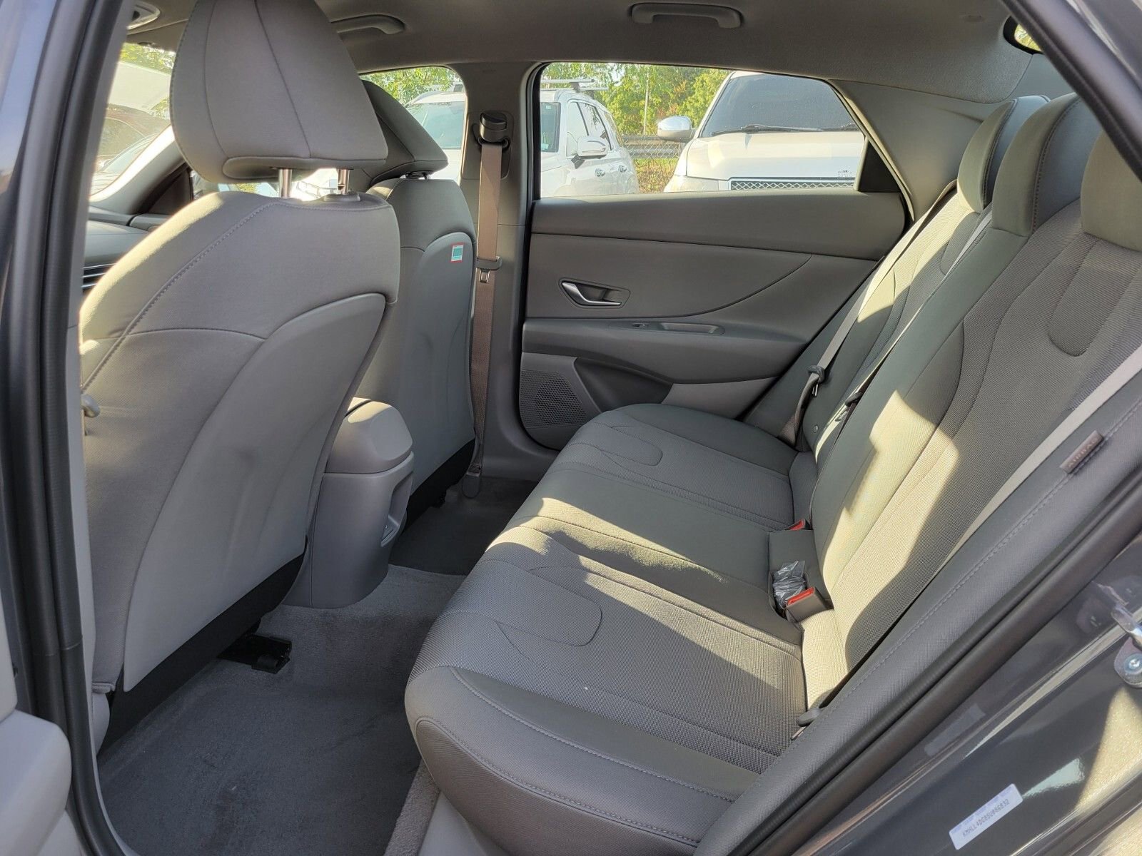 Used 2025 Hyundai Elantra SE image 16