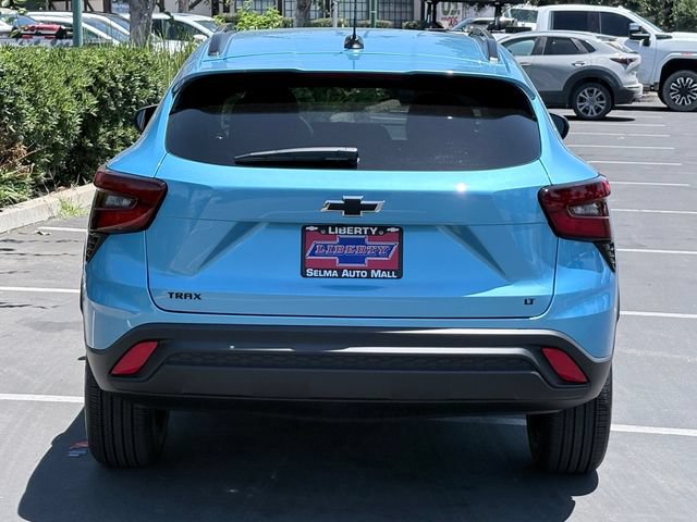 New 2026 Chevrolet Trax LT w/ Midnight Edition FWD image 4