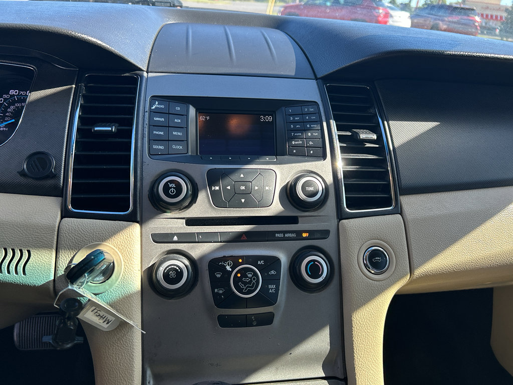 Used 2017 Ford Taurus SE image 10