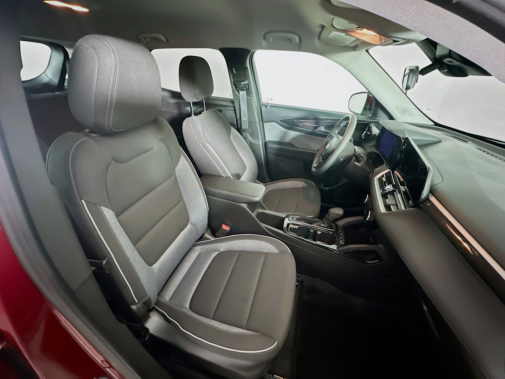 Used 2025 Chevrolet TrailBlazer LT w/ Driver Confidence Package image 29