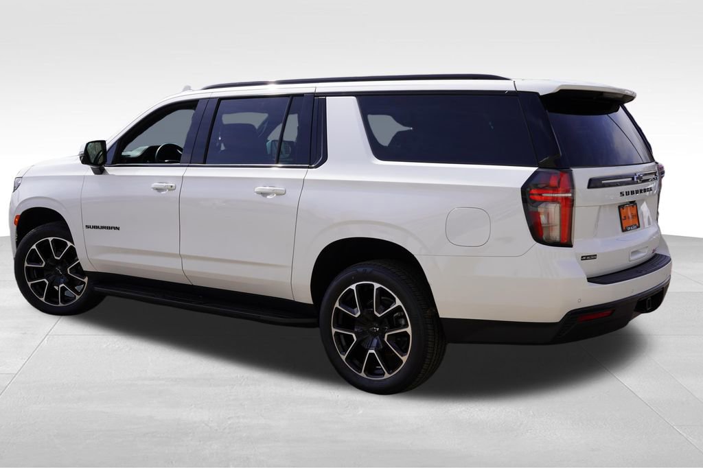 Certified 2024 Chevrolet Suburban RST w/ Luxury Package AWD/4WD image 8