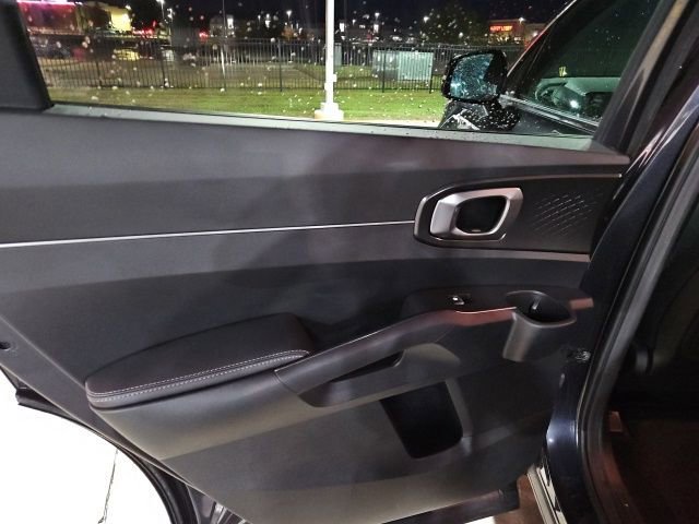 Used 2025 Kia Sorento LX image 28