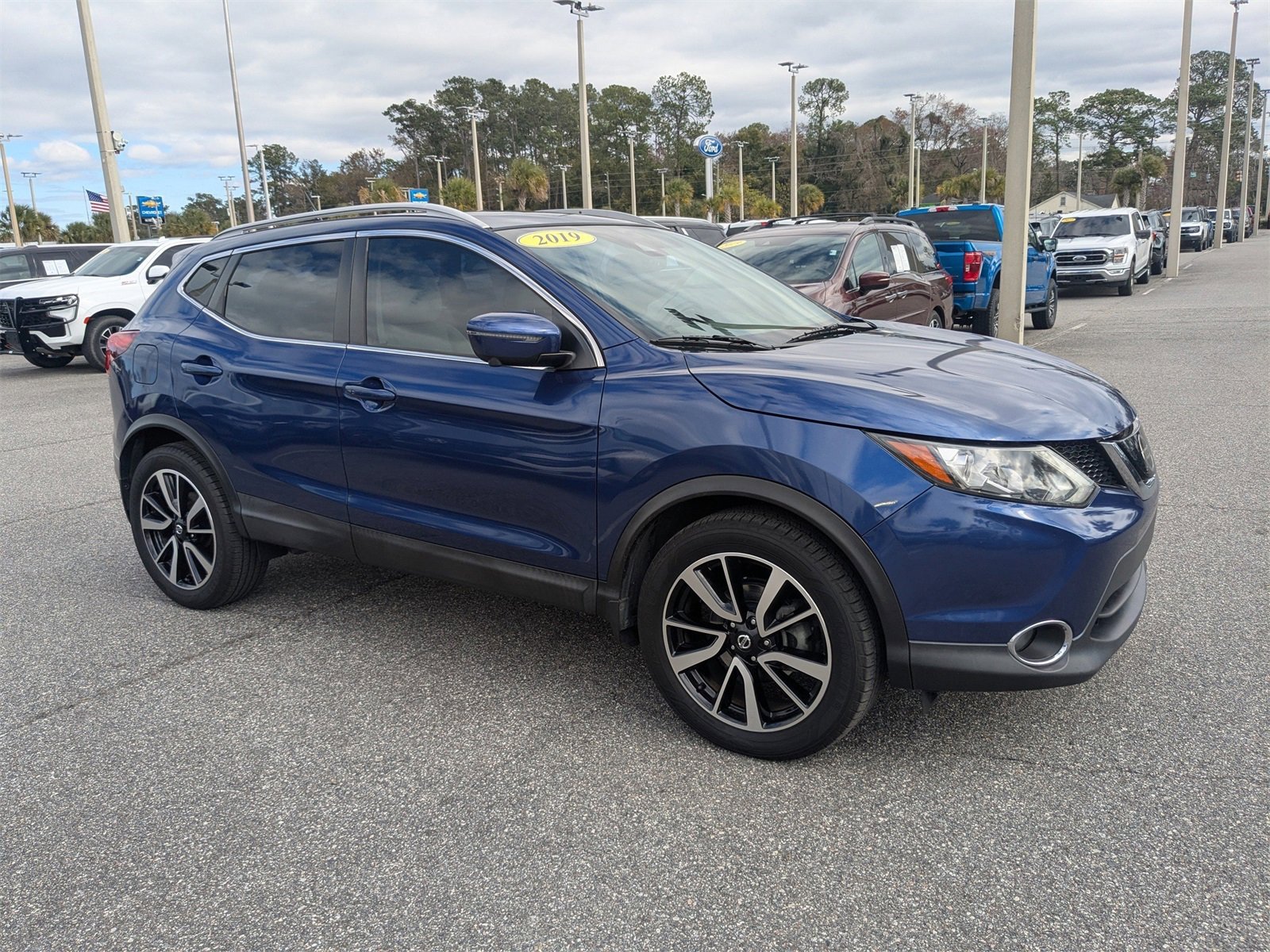 Used 2019 Nissan Rogue Sport SL w/ Premium Package image 2