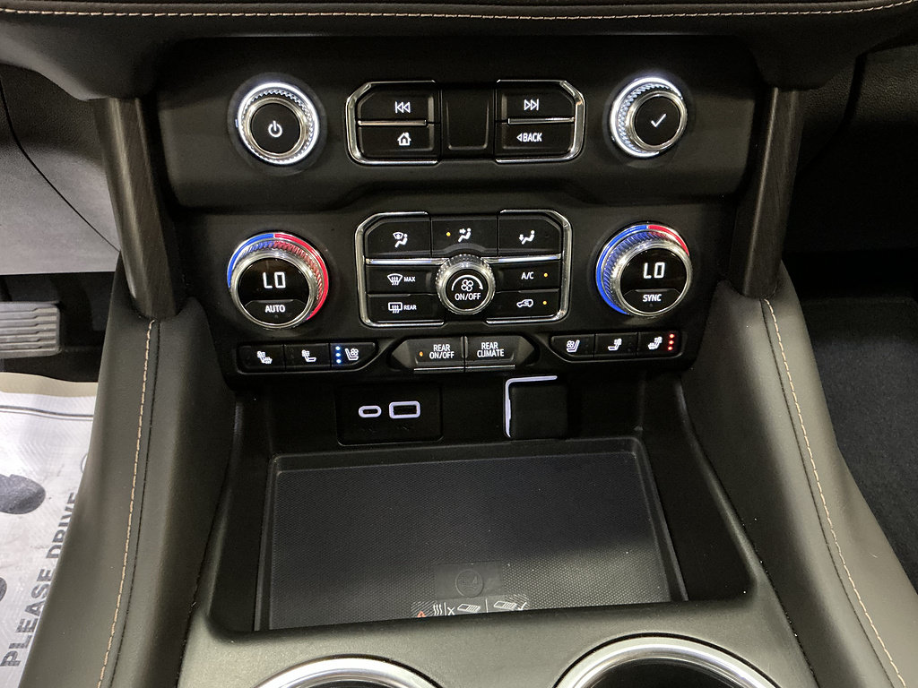 Used 2024 GMC Yukon AT4 AWD/4WD image 16