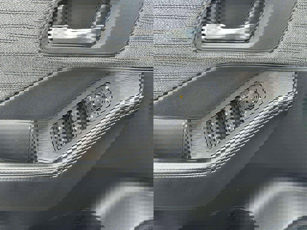 Certified 2023 Nissan Rogue SV image 17