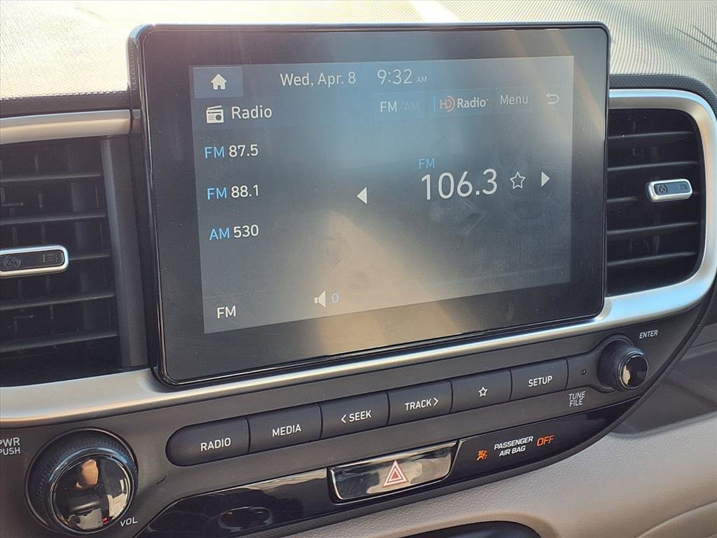 Used 2025 Hyundai Venue SEL image 4