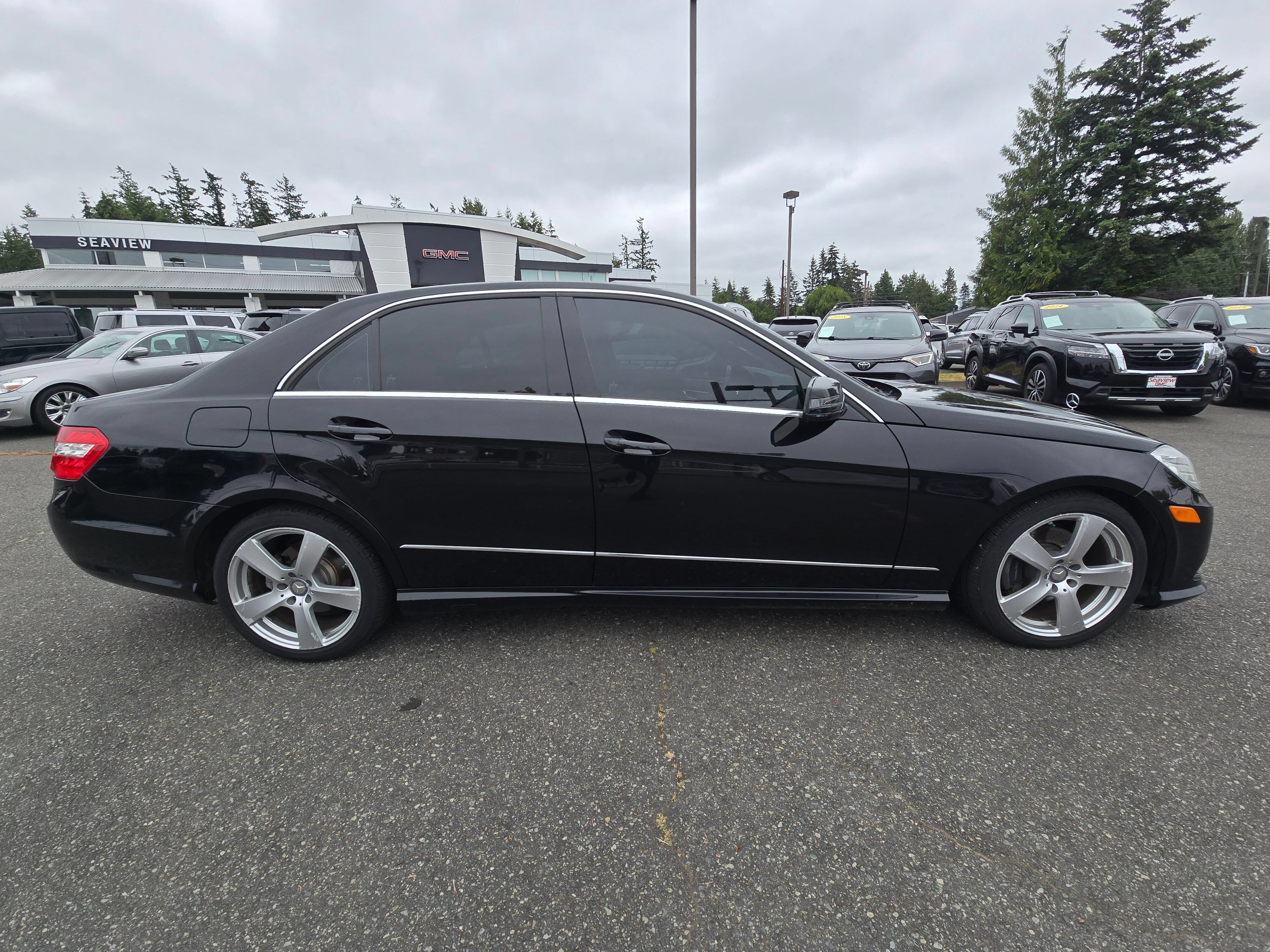 Used 2010 Mercedes-Benz E 350 4MATIC Sedan image 8